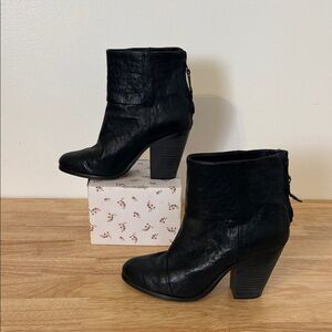 Size 8.5 Rag & Bone Black Newbury Leather Stacked
Heel Zip Ankle Western Boots